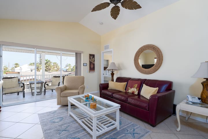 167 Private Pool Oasis: Modern W/ Porch &Bbq Grill - Fort Myers Beach, FL