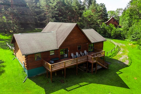 ML30 - Cozy Log Home! Hot tub! Pets OK! Fire pit!