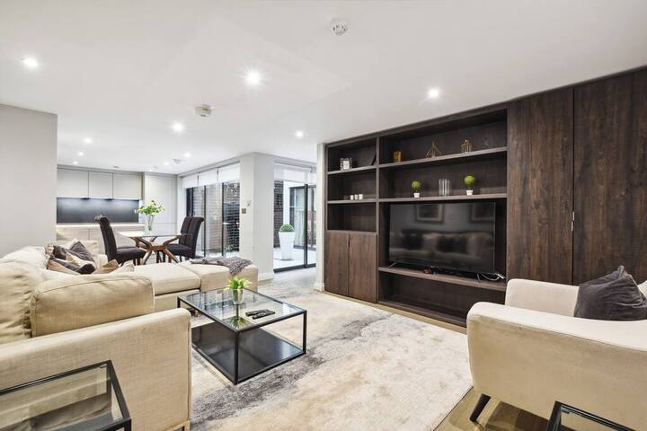 Three bedroom apartment in Westminster gallery image 2