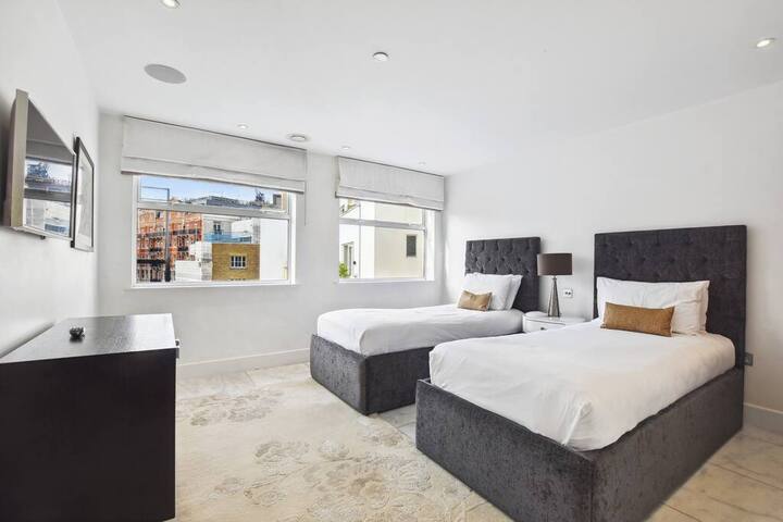 Three bedroom apartment in Westminster gallery image 4