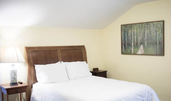 Двойна спалня 3 - Просто, елегантно и внимателно обзаведено с гардеробно пространство.