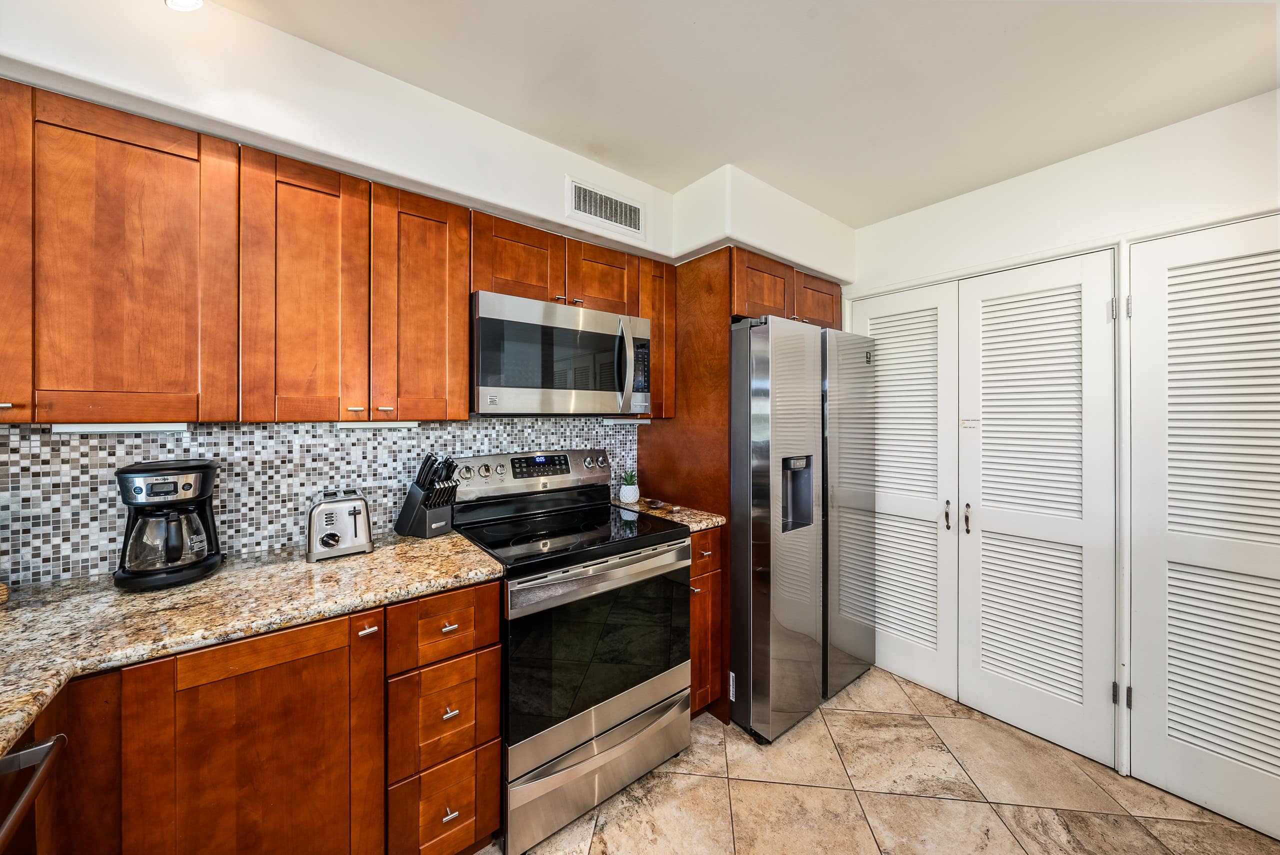 Condo in Lahaina · ★4.88 · 2 bedrooms · 3 beds · 2 baths - Image 12