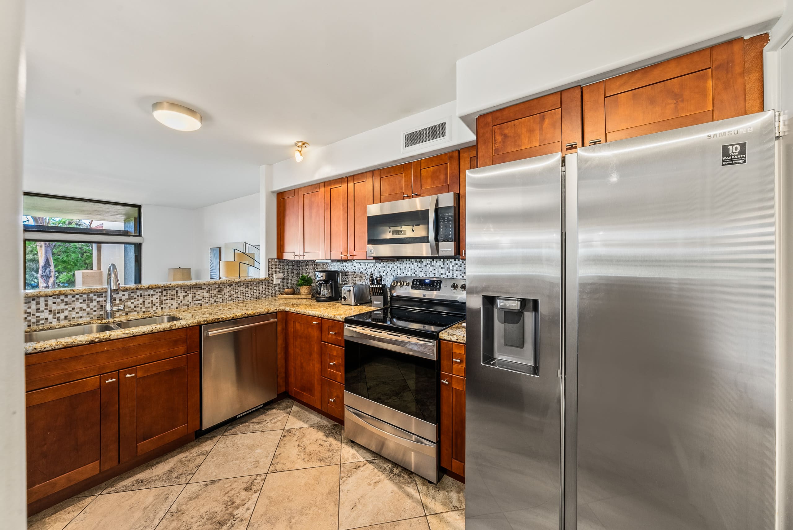 Condo in Lahaina · ★4.88 · 2 bedrooms · 3 beds · 2 baths - Image 13