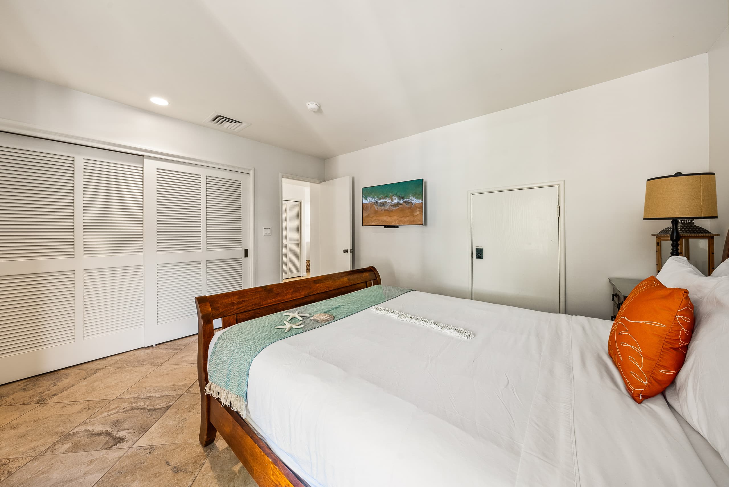 Condo in Lahaina · ★4.88 · 2 bedrooms · 3 beds · 2 baths - Image 24