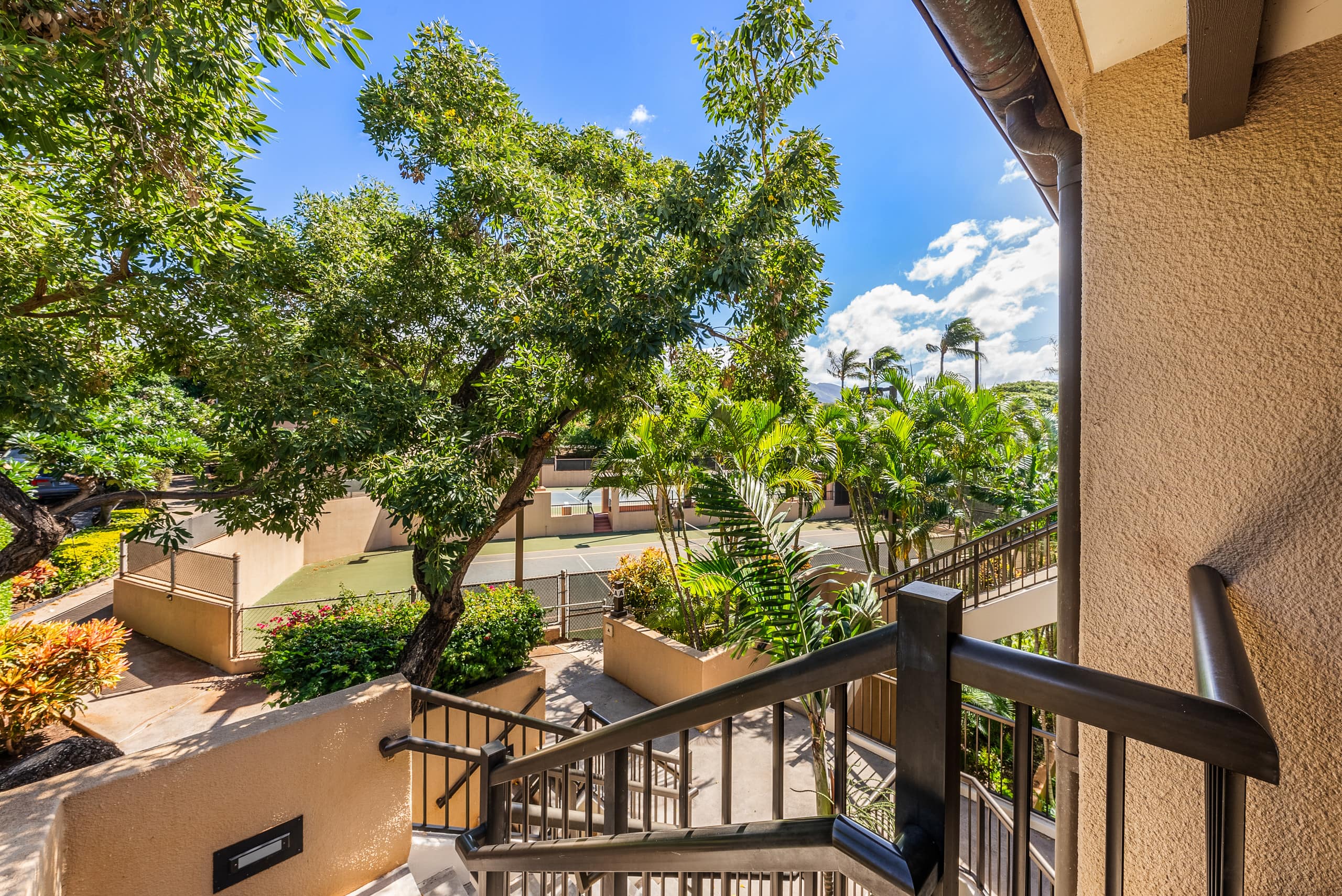 Condo in Lahaina · ★4.88 · 2 bedrooms · 3 beds · 2 baths - Image 40