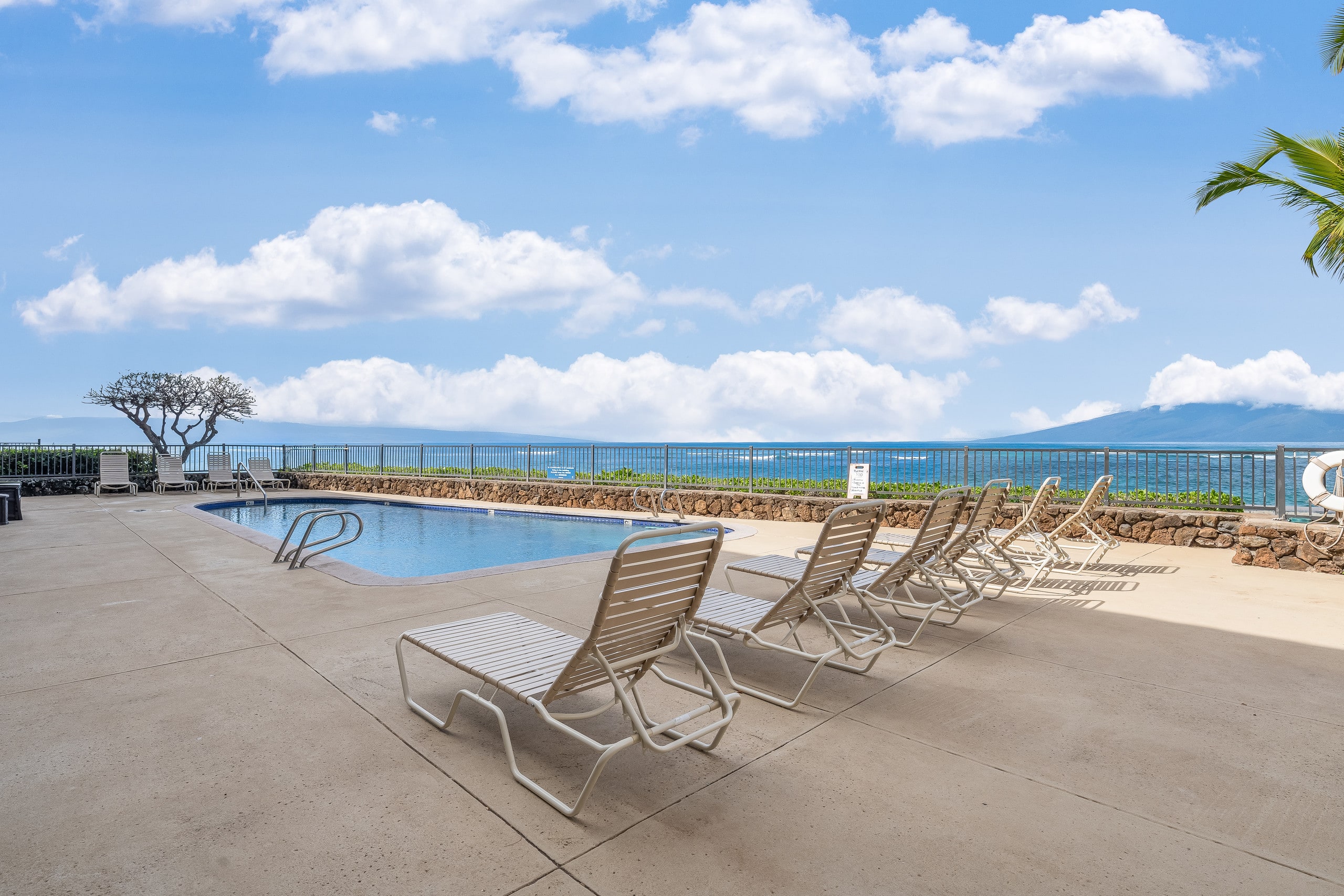 Condo in Lahaina · ★4.46 · 1 bedroom · 2 beds · 1 bath - Image 37