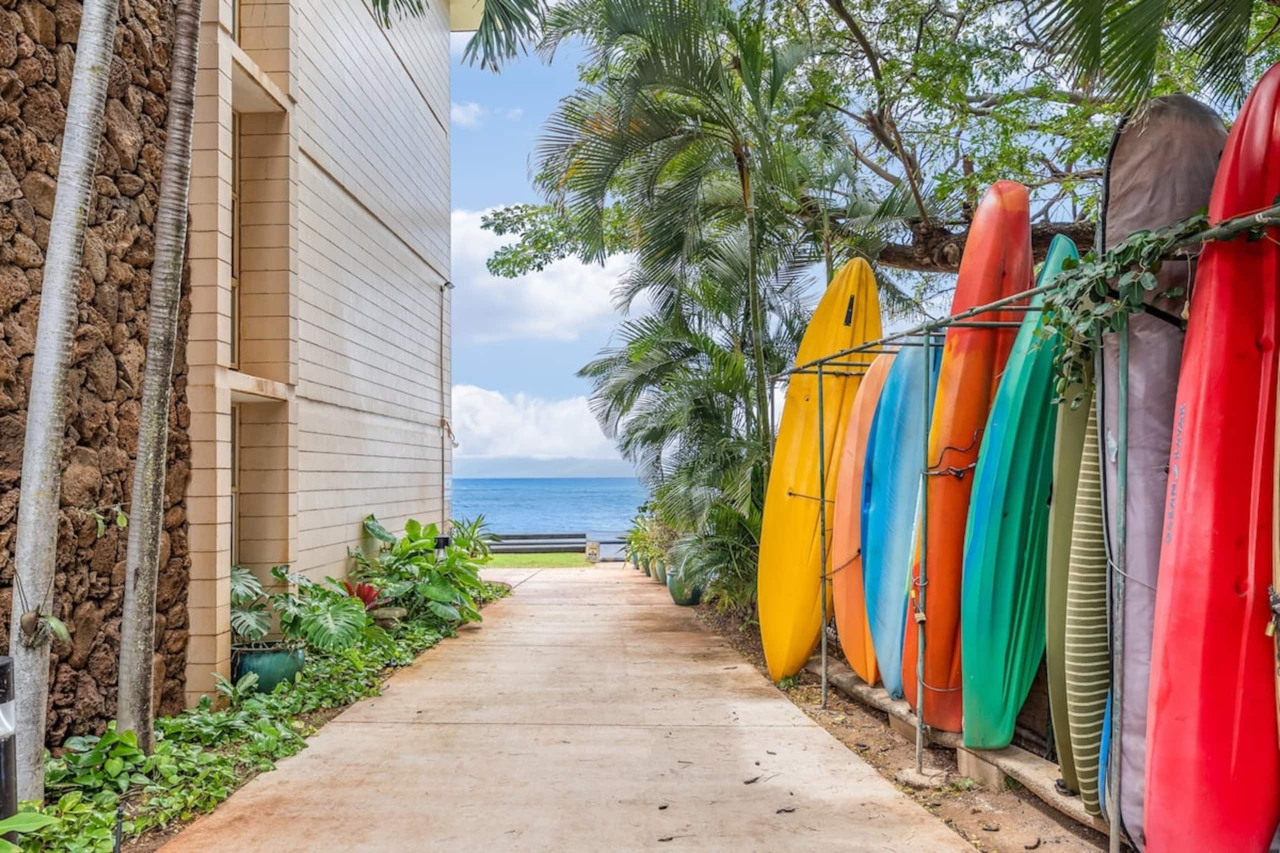 Condo in Lahaina · ★4.46 · 1 bedroom · 2 beds · 1 bath - Image 43