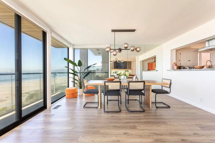 Oceanfront 4 Bdrm on The Strand, Manhattan Beach gallery image 5