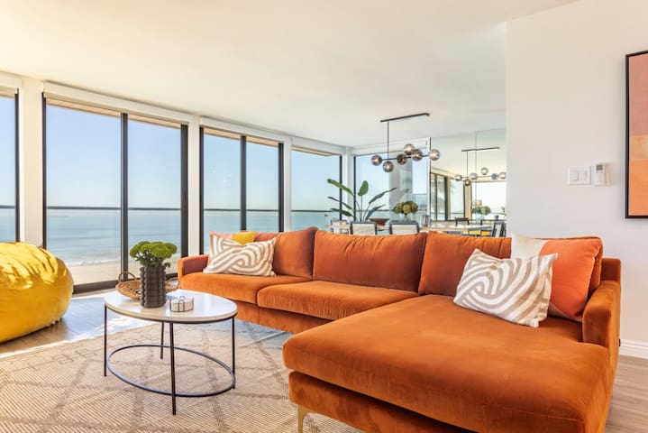 Oceanfront 4 Bdrm on The Strand, Manhattan Beach