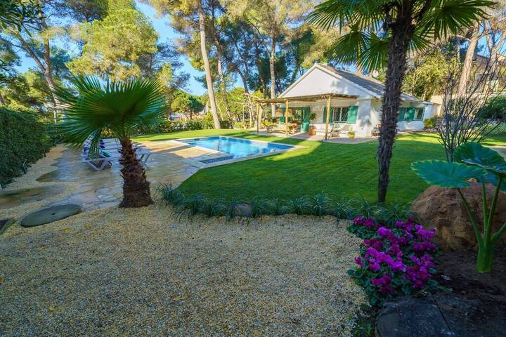 By The Sea Lux House – Great Swimming Pool in Fena gallery image 2