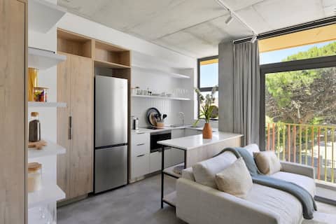 Sea Point Studio Haven 100m to Beach and Pool