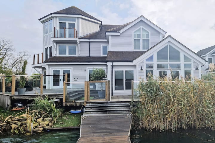 Dock Holiday No.11 - South Cerney