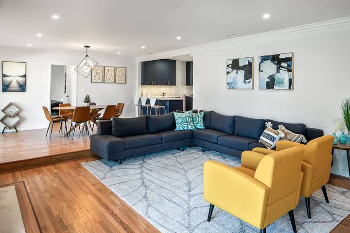 Spacious, Beautiful Home W/ Yard & Pool gallery image 4