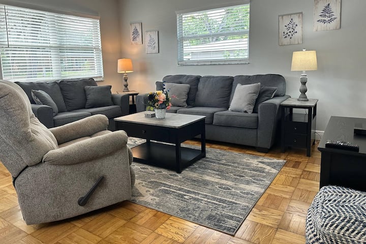 Near Busch Garden |Pet Friendly |Fenced |Parking - Tampa, FL