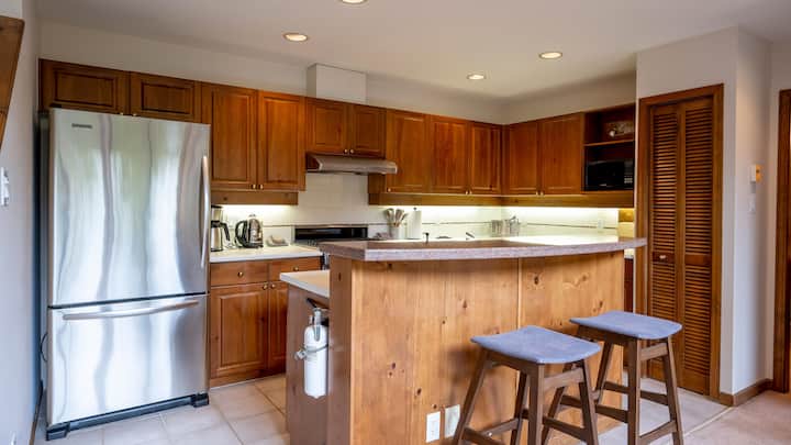 Ski-in/out Access | 5br Retreat | Hot Tub/garage - Whistler