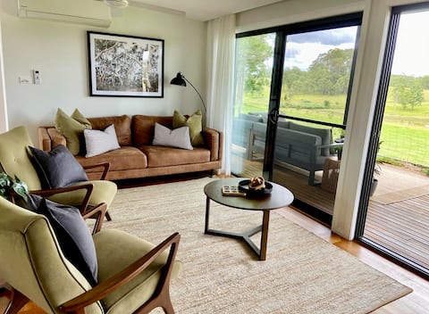 Peaceful Retreat - Stunning Country Views, Pets