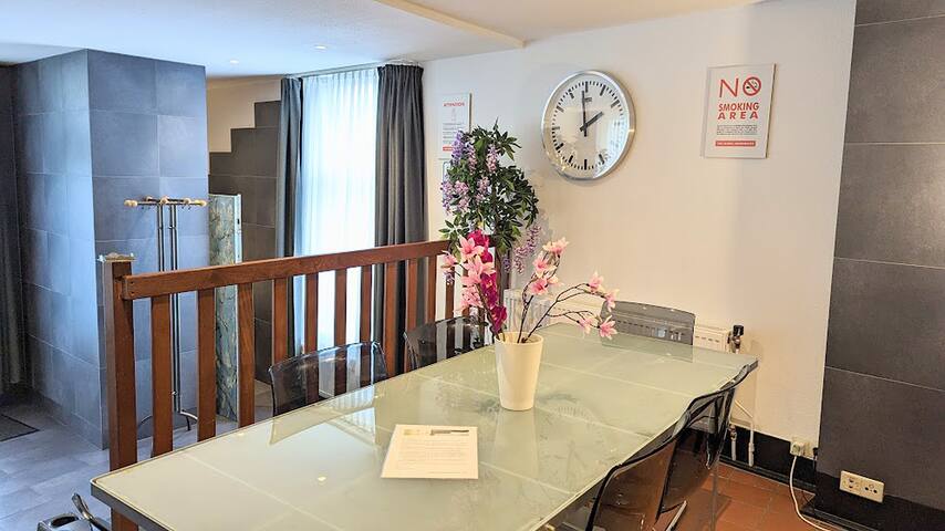 Amsterdam Central Apartment with balcony gallery image 3