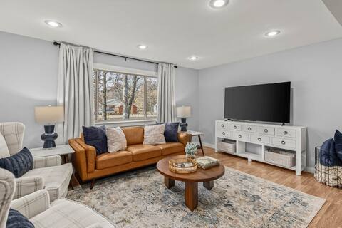 Spacious 3 BR home – walk to downtown & JBU