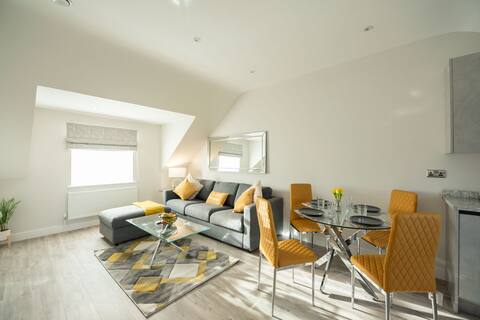 Chester House - Luxury 2 Bed, 2 Bath with Parking