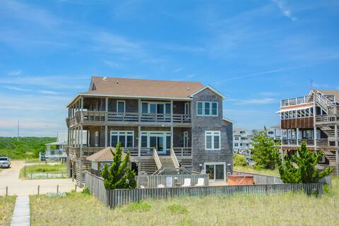 Four Roses: Oceanfront, Private Pool, Hot Tub