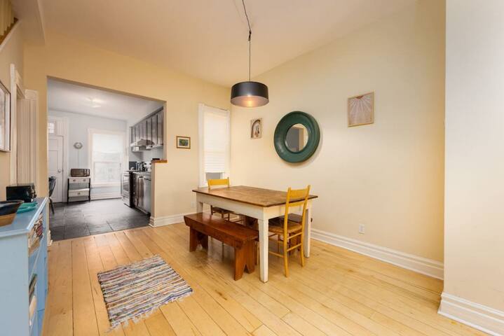 Welcoming 4BR Home in Little Portugal w Workspaces gallery image 3