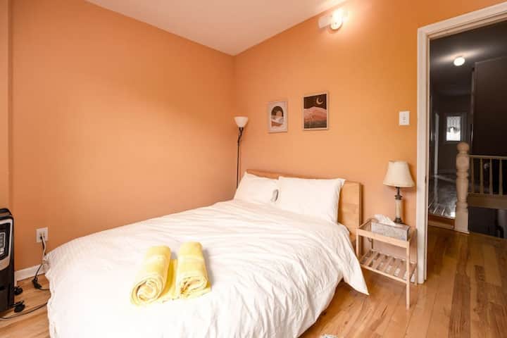 ชั้น 2: ห้องนอน 3 (เตียงใหญ่)