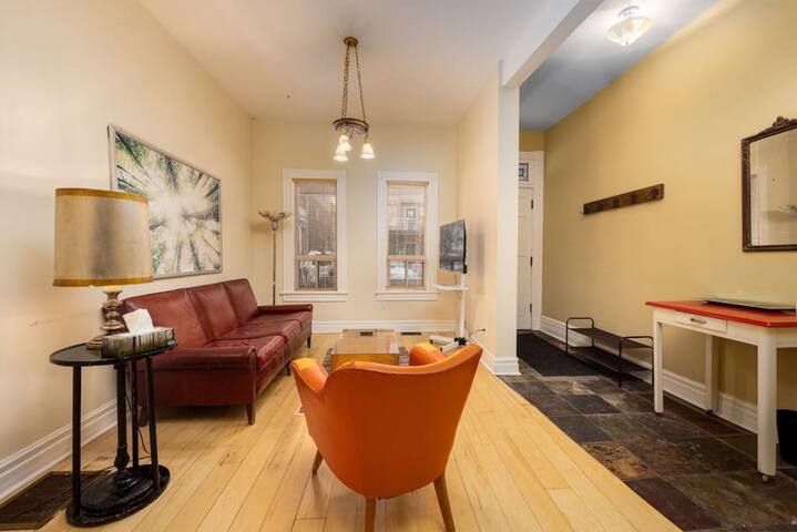 Welcoming 4BR Home in Little Portugal w Workspaces gallery image 2