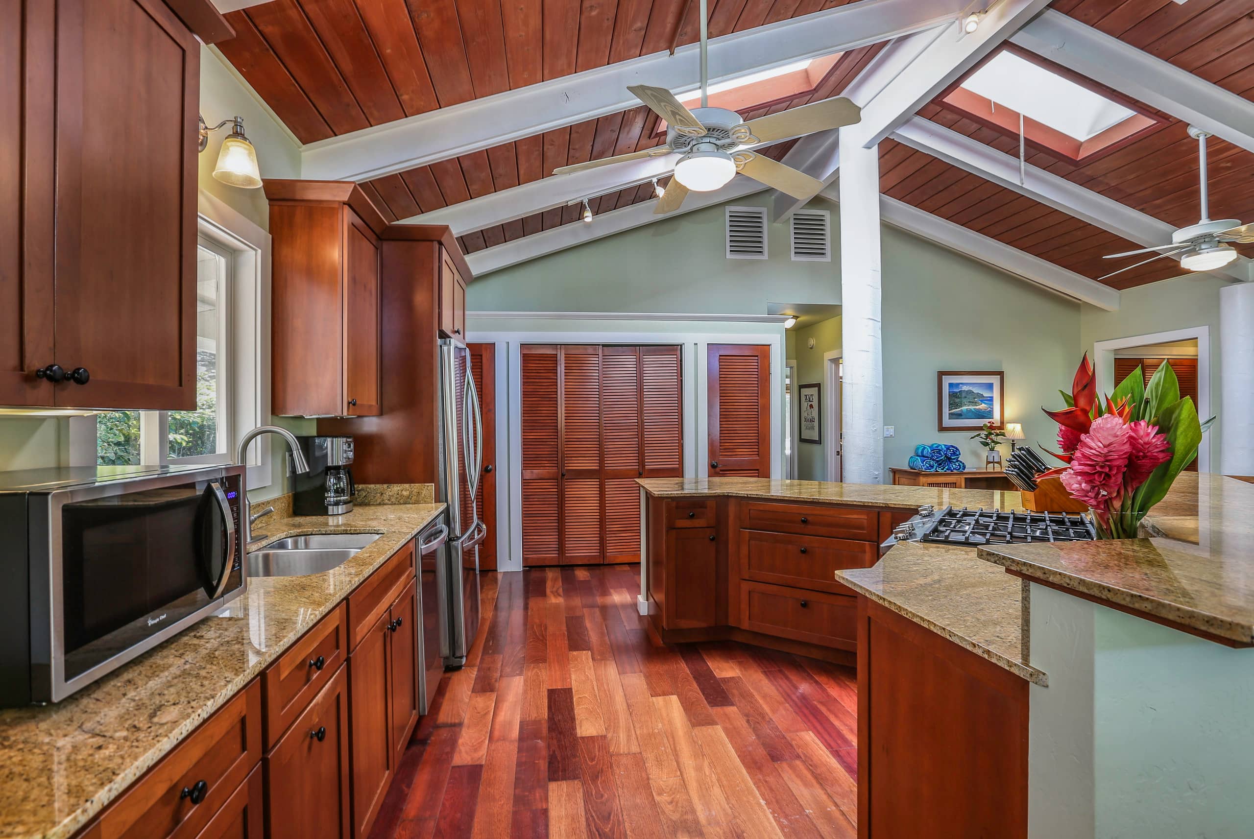 Home in Hanalei · ★4.9 · 3 bedrooms · 4 beds · 3 baths - Photo 8
