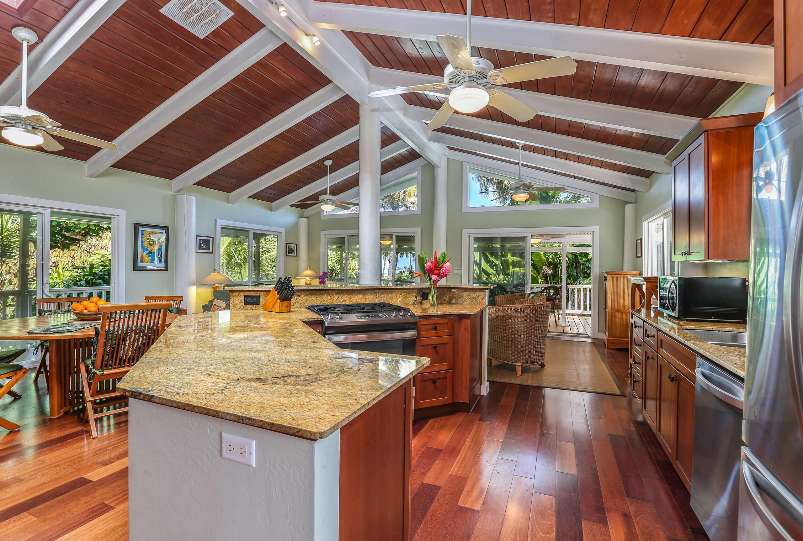 Home in Hanalei · ★4.9 · 3 bedrooms · 4 beds · 3 baths - Photo 9