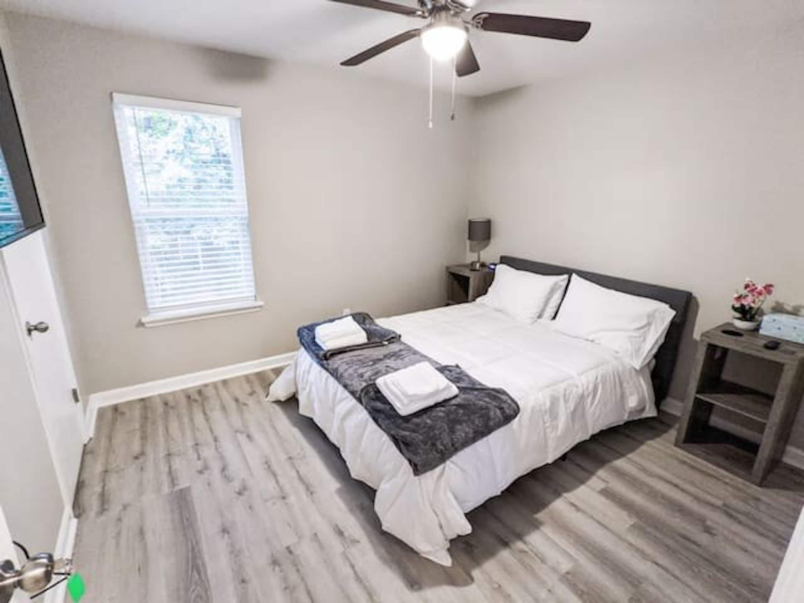 Royal Winter - Pets, Fast Wifi, Laundry, TVs - Photo 6