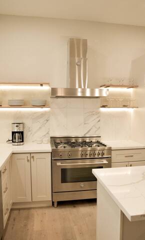 5-Bedroom Flat, Central, Close to Castro & Mission gallery image 4