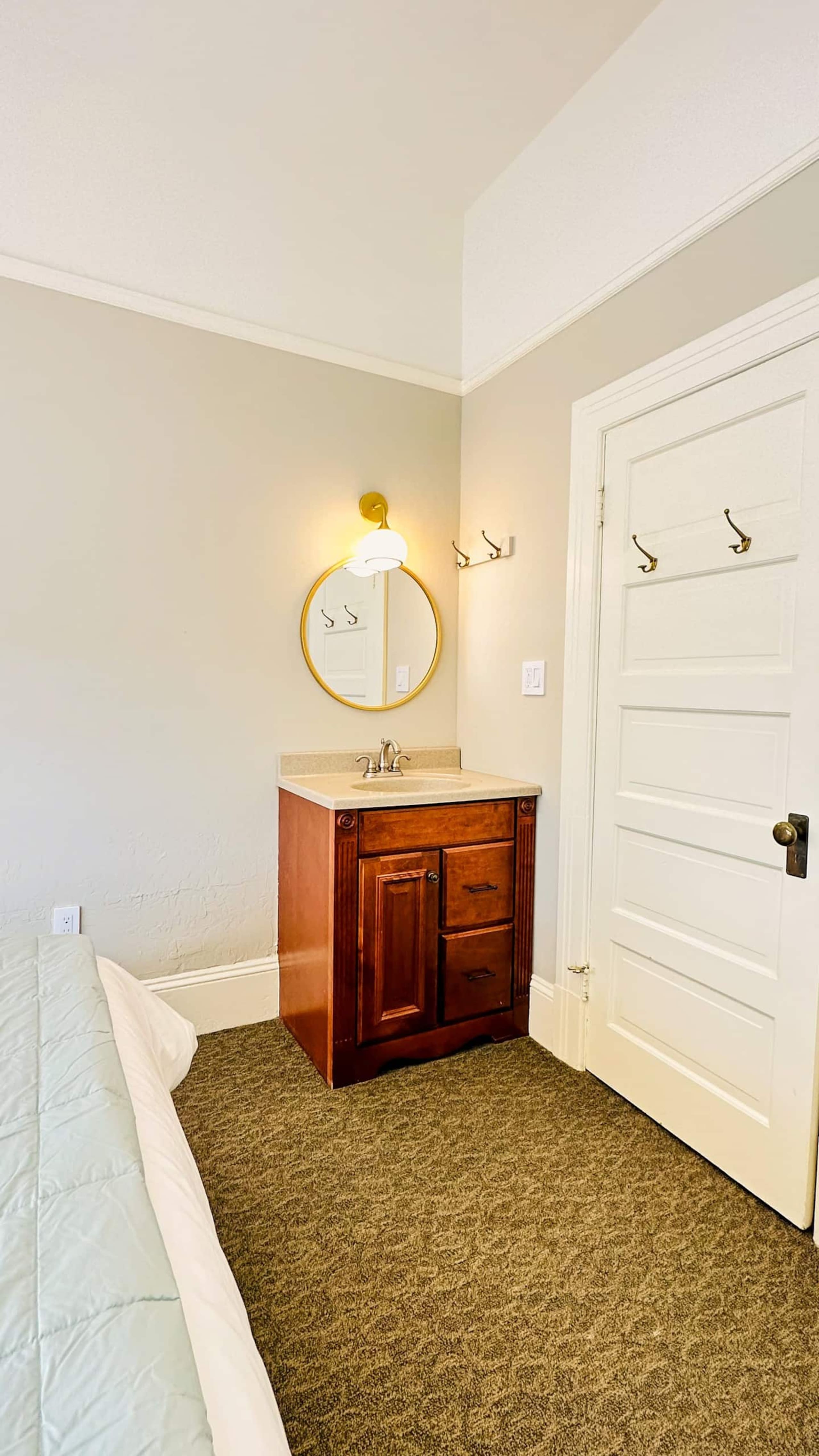 Home in San Francisco · ★4.82 · 5 bedrooms · 6 beds · 2 baths - Image 17