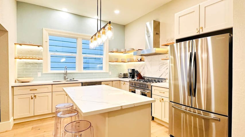 5-Bedroom Flat, Central, Close to Castro & Mission