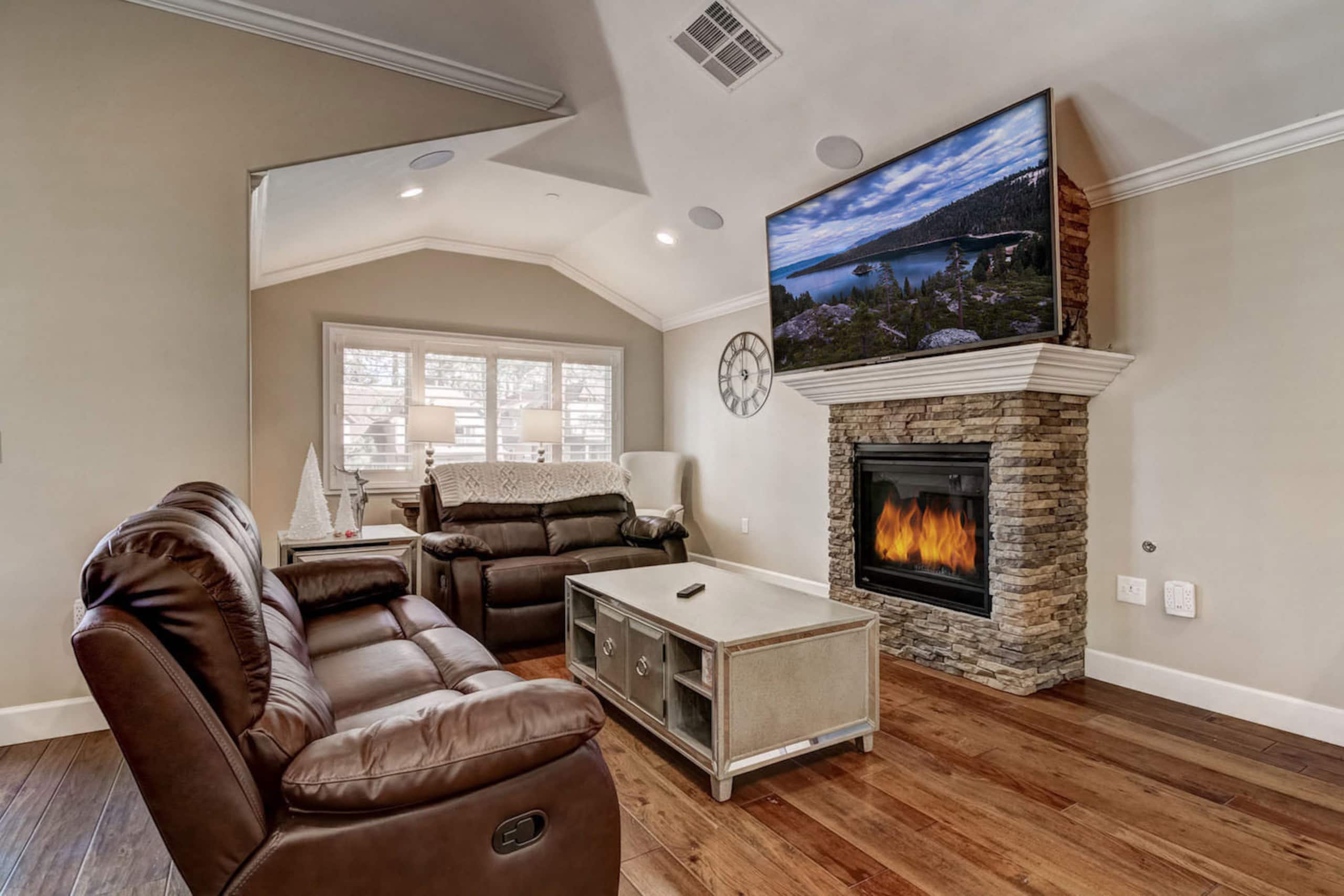 Tahoe Woods Top-Floor Walk to Casinos & Gondola - Photo 2