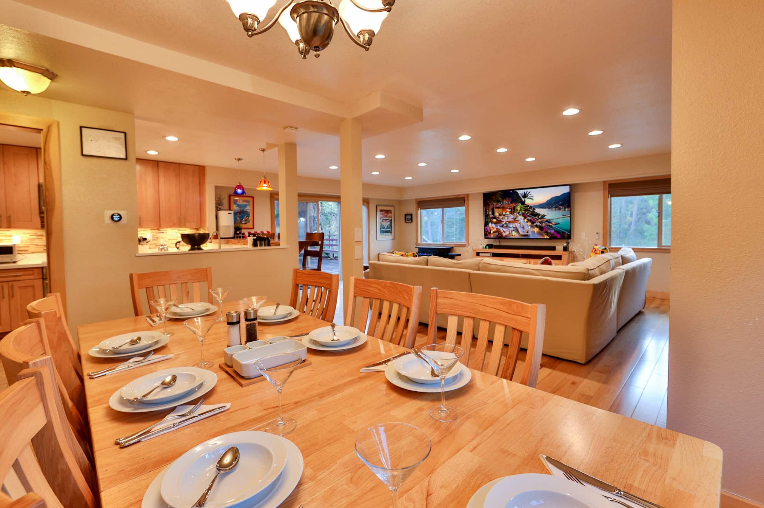 Pine-Framed Tahoe Retreat Near Heavenly & Lake - Photo 19