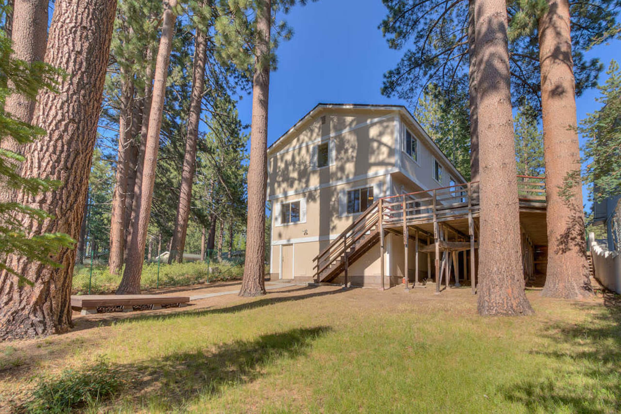 Pine-Framed Tahoe Retreat Near Heavenly & Lake - Photo 45