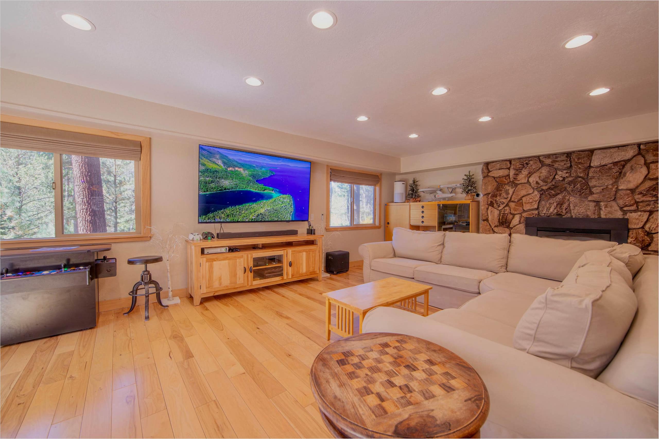 Pine-Framed Tahoe Retreat Near Heavenly & Lake - Photo 8