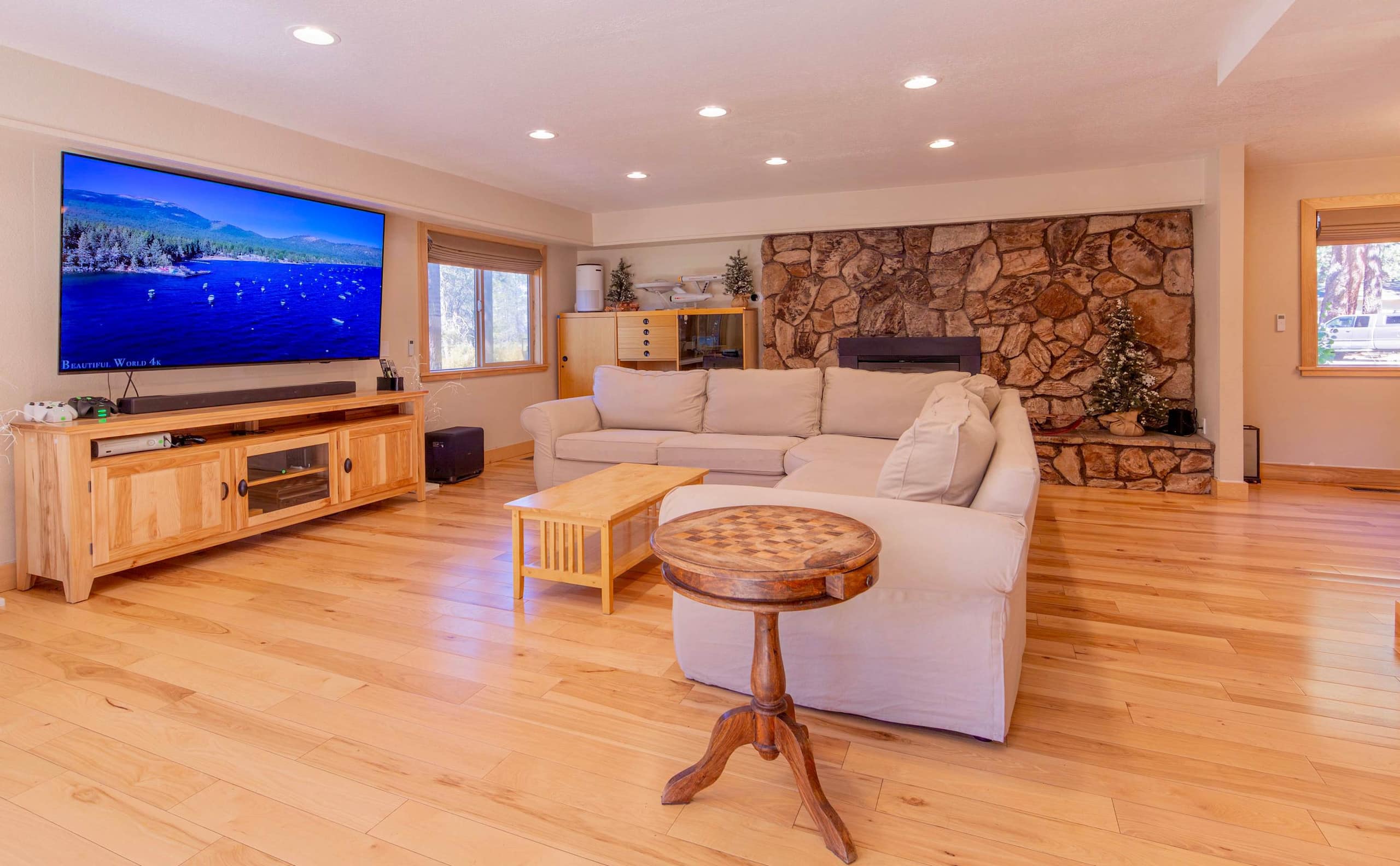 Pine-Framed Tahoe Retreat Near Heavenly & Lake - Photo 7