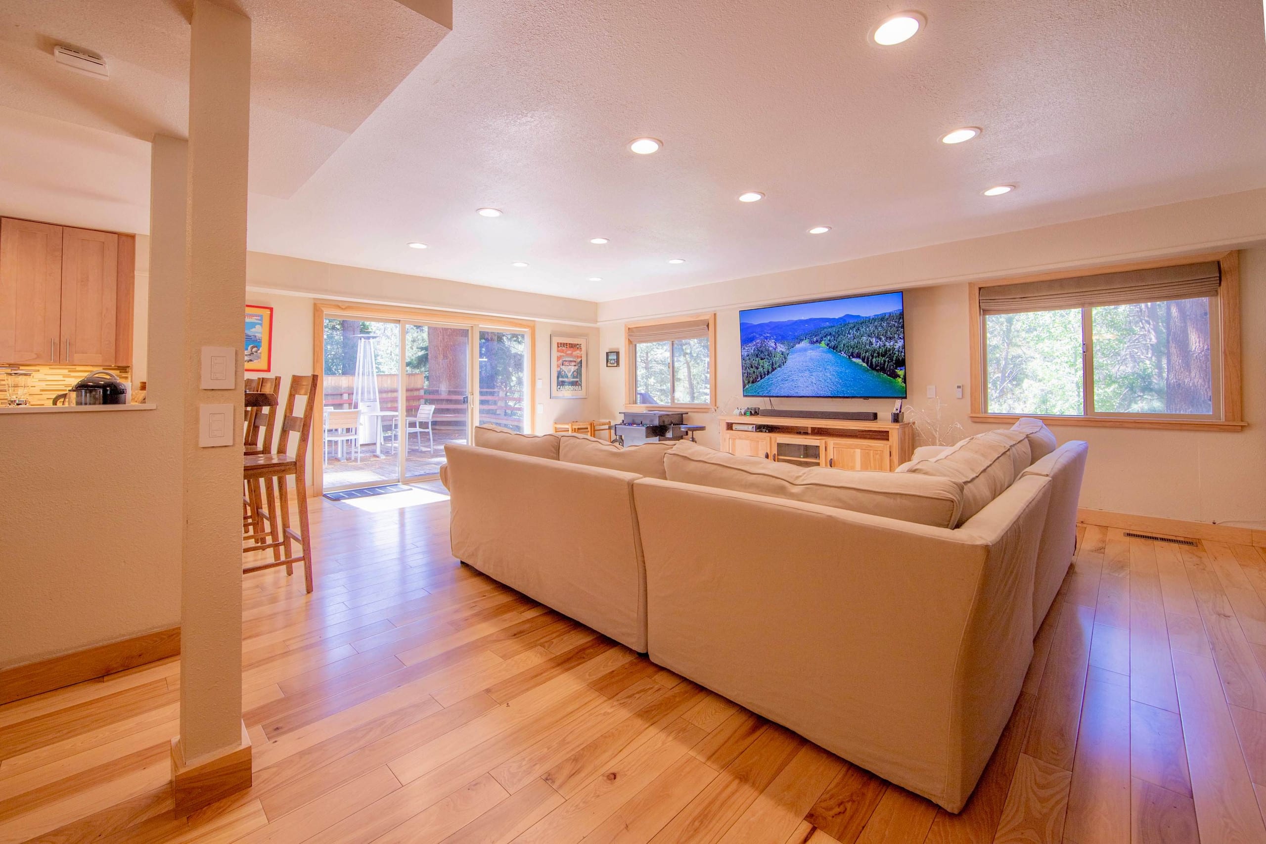 Pine-Framed Tahoe Retreat Near Heavenly & Lake - Photo 12