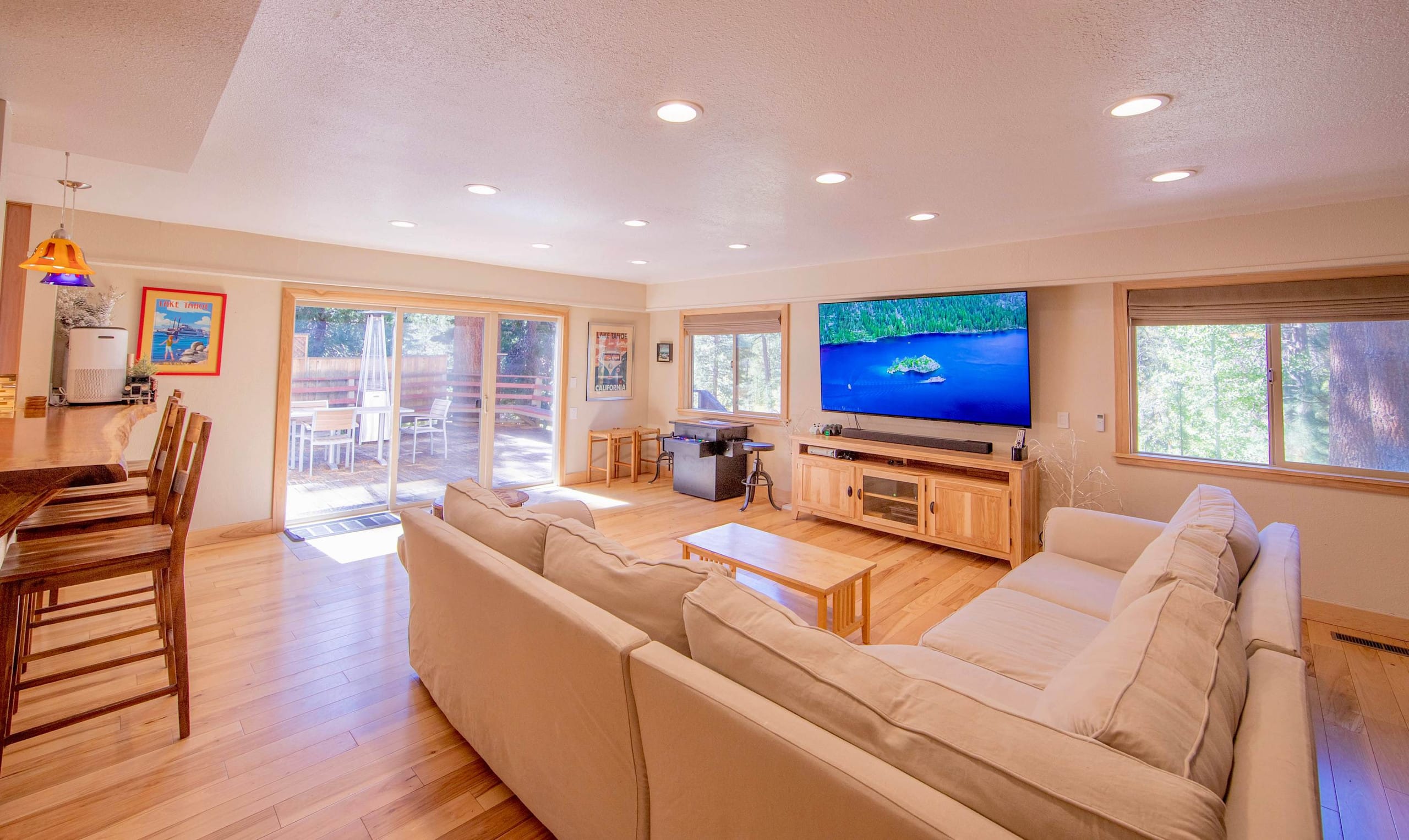 Pine-Framed Tahoe Retreat Near Heavenly & Lake - Photo 10