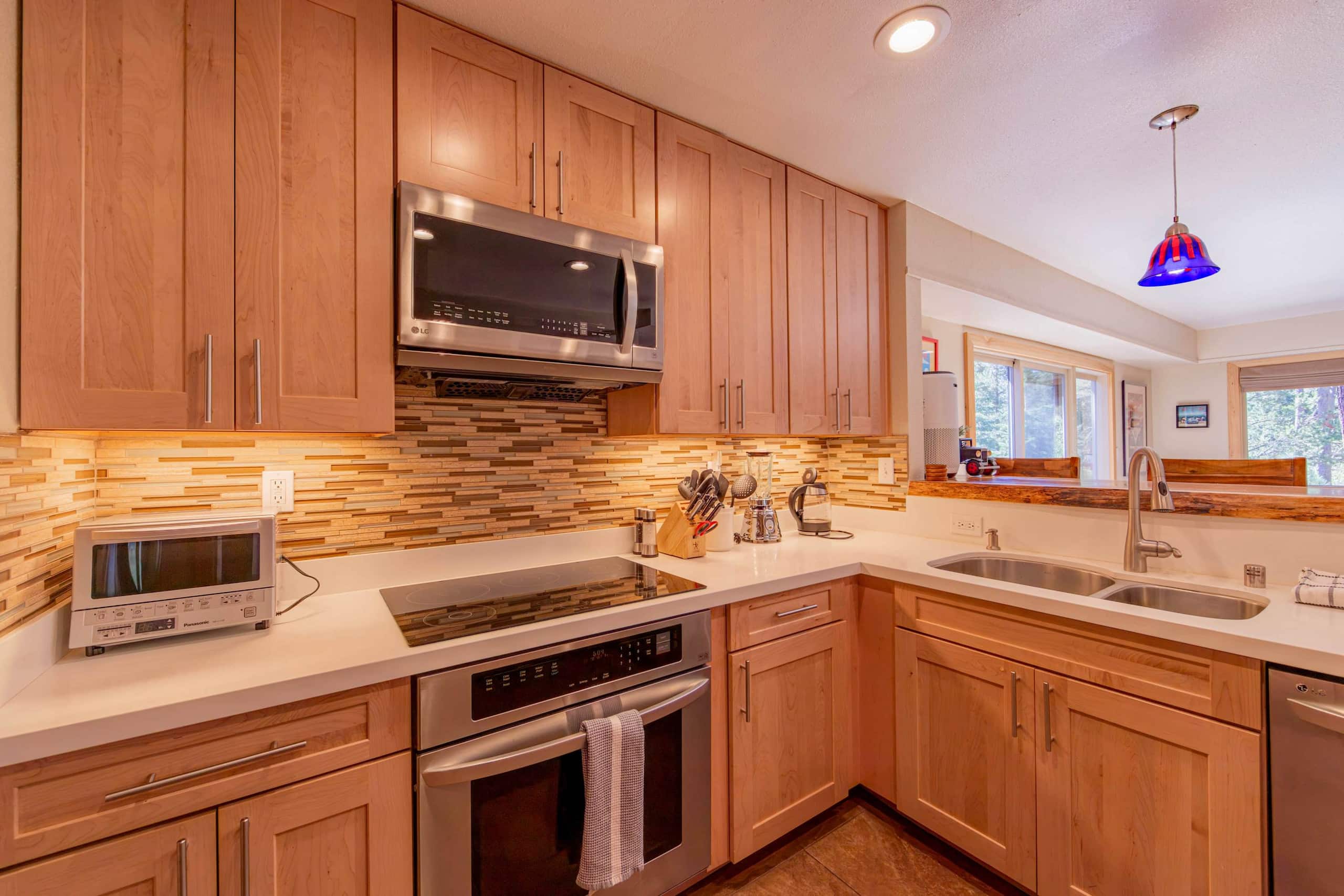 Pine-Framed Tahoe Retreat Near Heavenly & Lake - Photo 20