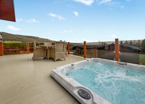 Cheddar Lodge Premier