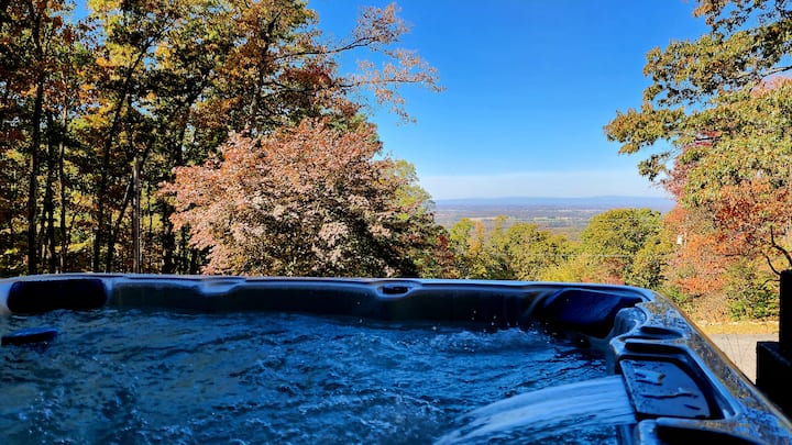 Wolf Den - Airy Cabin w/ Hot Tub & Valley Views! - Cabins for Rent