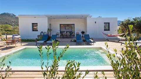 Villa with bbq pétanque swimming pool Quiet 5km from the