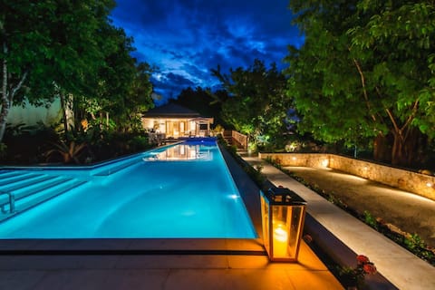 Mango Hill 5 Minutes walk to the beach! Staffed!