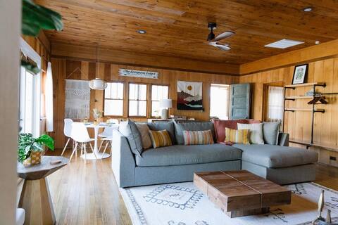 Secluded Cabin Escape with Fire Pit & Scenic Views