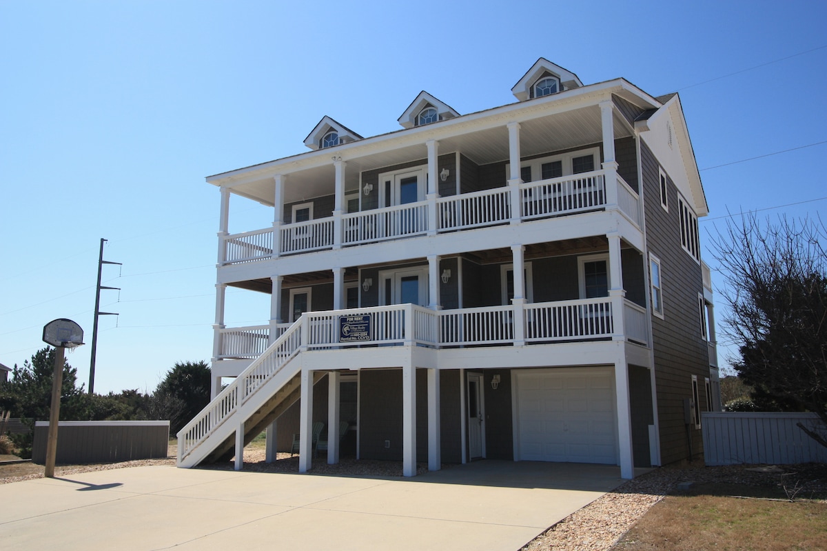 No Worries: Private Pool, Short Walk to the Beach