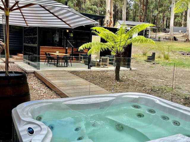 Hilltop Hideaway House and Villas gallery image 2