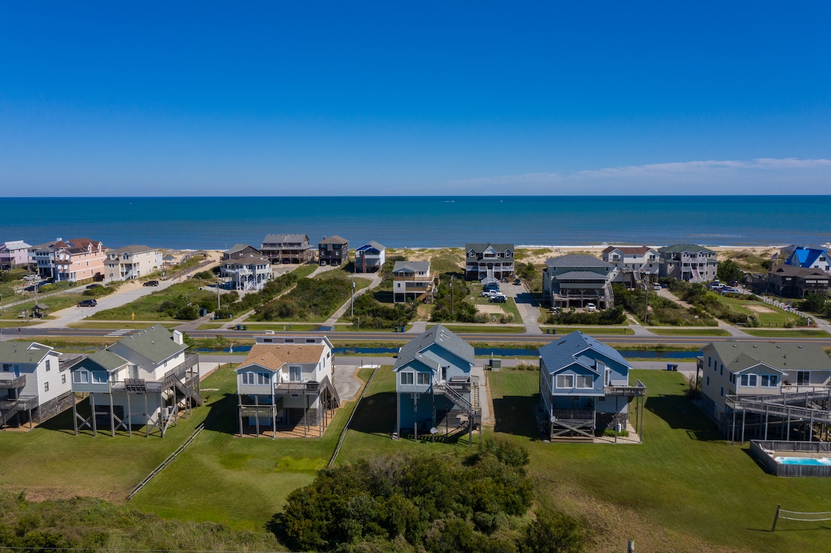 Beach Dugout: Semi-Oceanfront, Shared Pool
