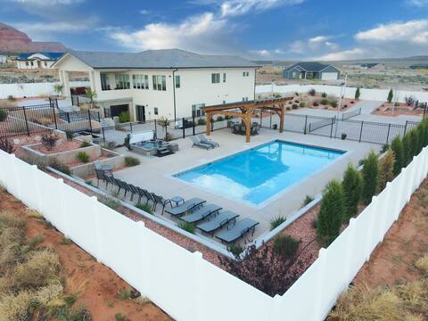 Kanab Vacation Home w/ Private Pool & Pickleball!